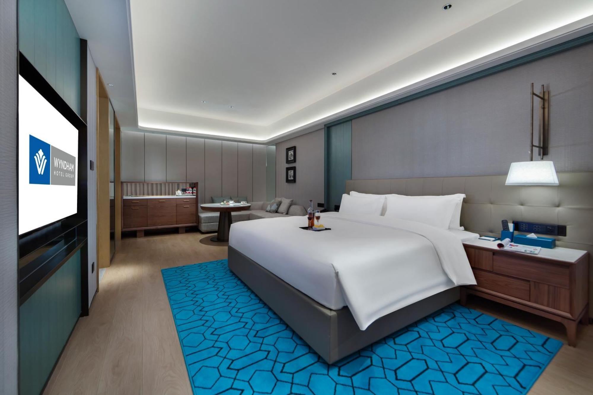 Hotel Wyndham Grand Plaza Royale Hot Springs Fenghuang Esterno foto