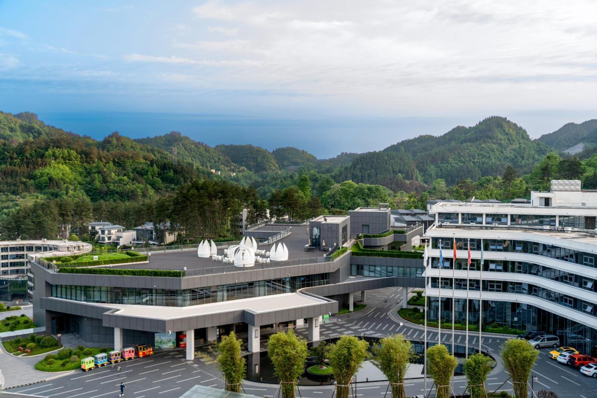 Hotel Wyndham Grand Plaza Royale Hot Springs Fenghuang Esterno foto