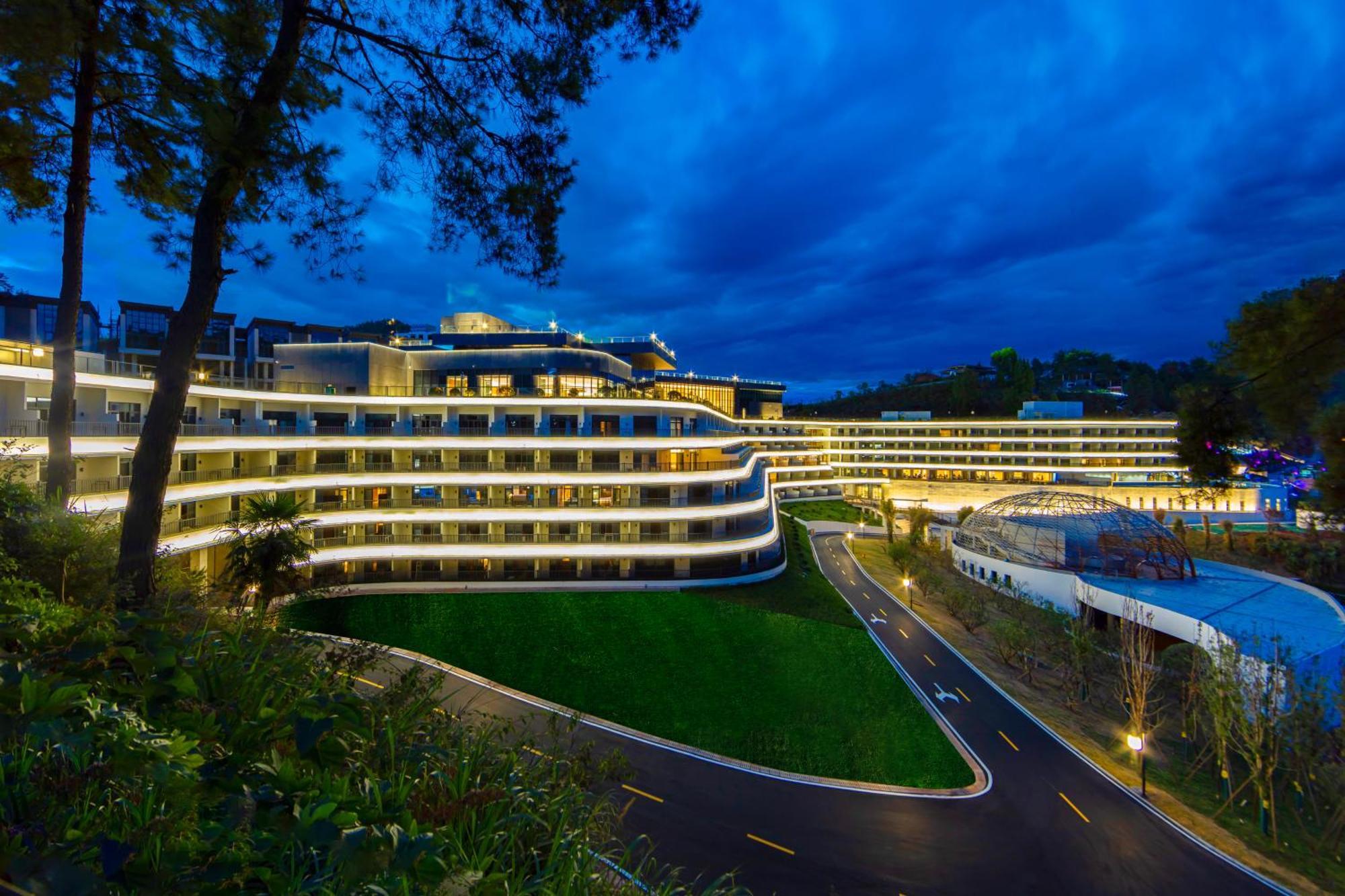 Hotel Wyndham Grand Plaza Royale Hot Springs Fenghuang Esterno foto